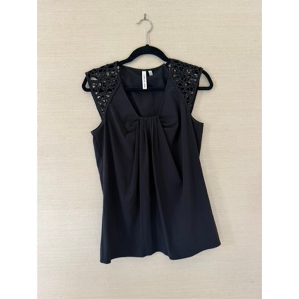 Robbi & Nikki Black Macrame Shoulder Top – Size S